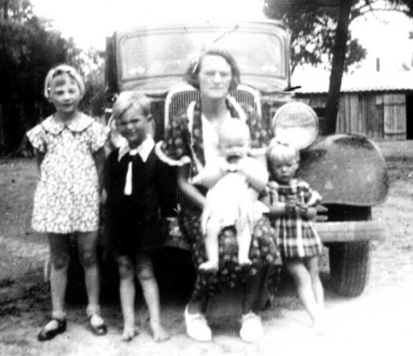Billie Dean, Buford, Grand Mom Young, Eddy Max, and Gay Marlene